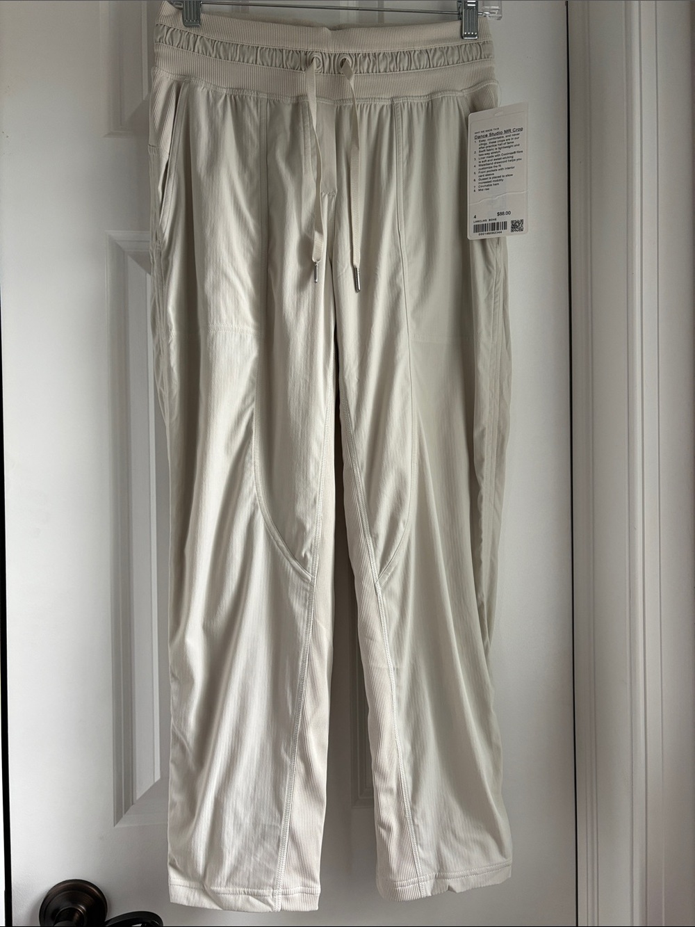 NWT Lululemon MR Dance Studio Bone Cream 25” Cropped Ankle Pants Joggers 4